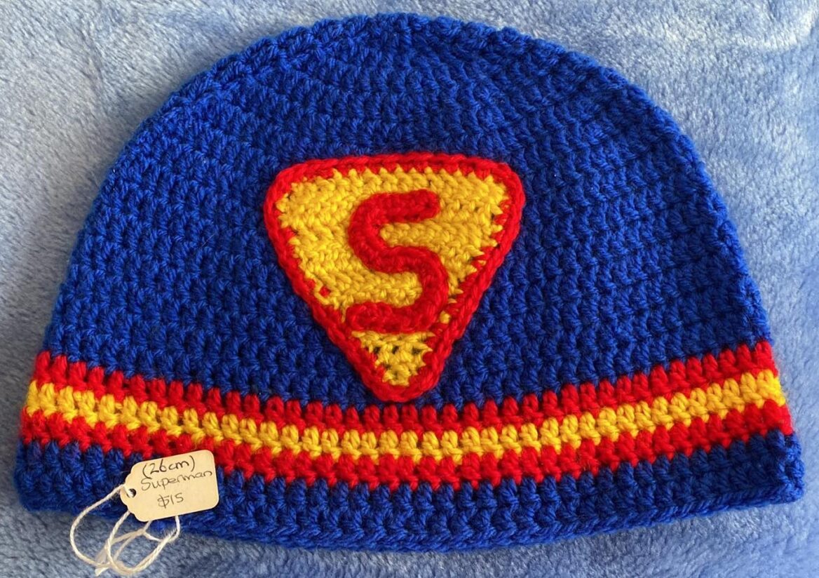 Spiderman Toque Bioworld Superman DC Comics Caped Roll Up Cuffed